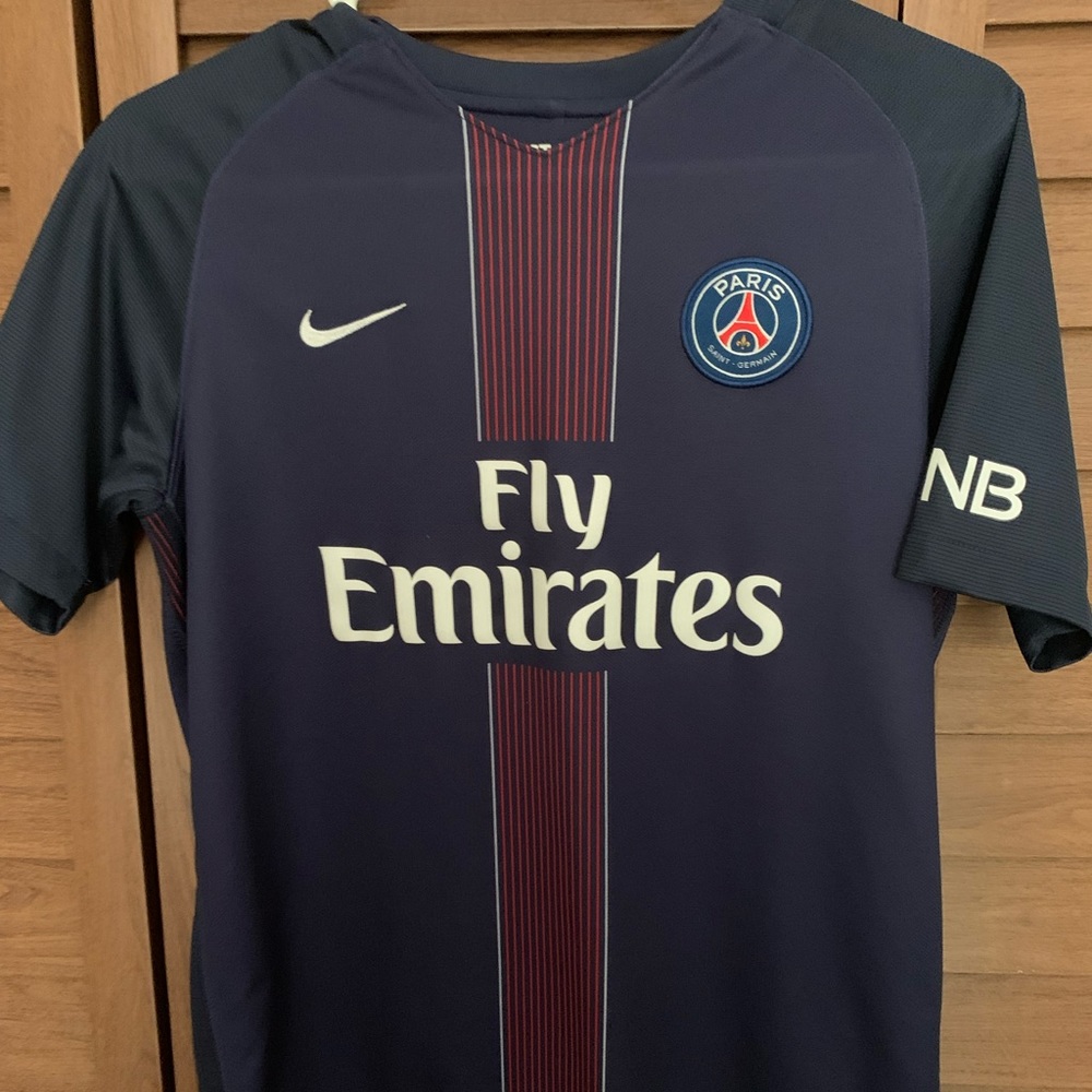 París Saint-Germain PSG soccer jersey boy size XL